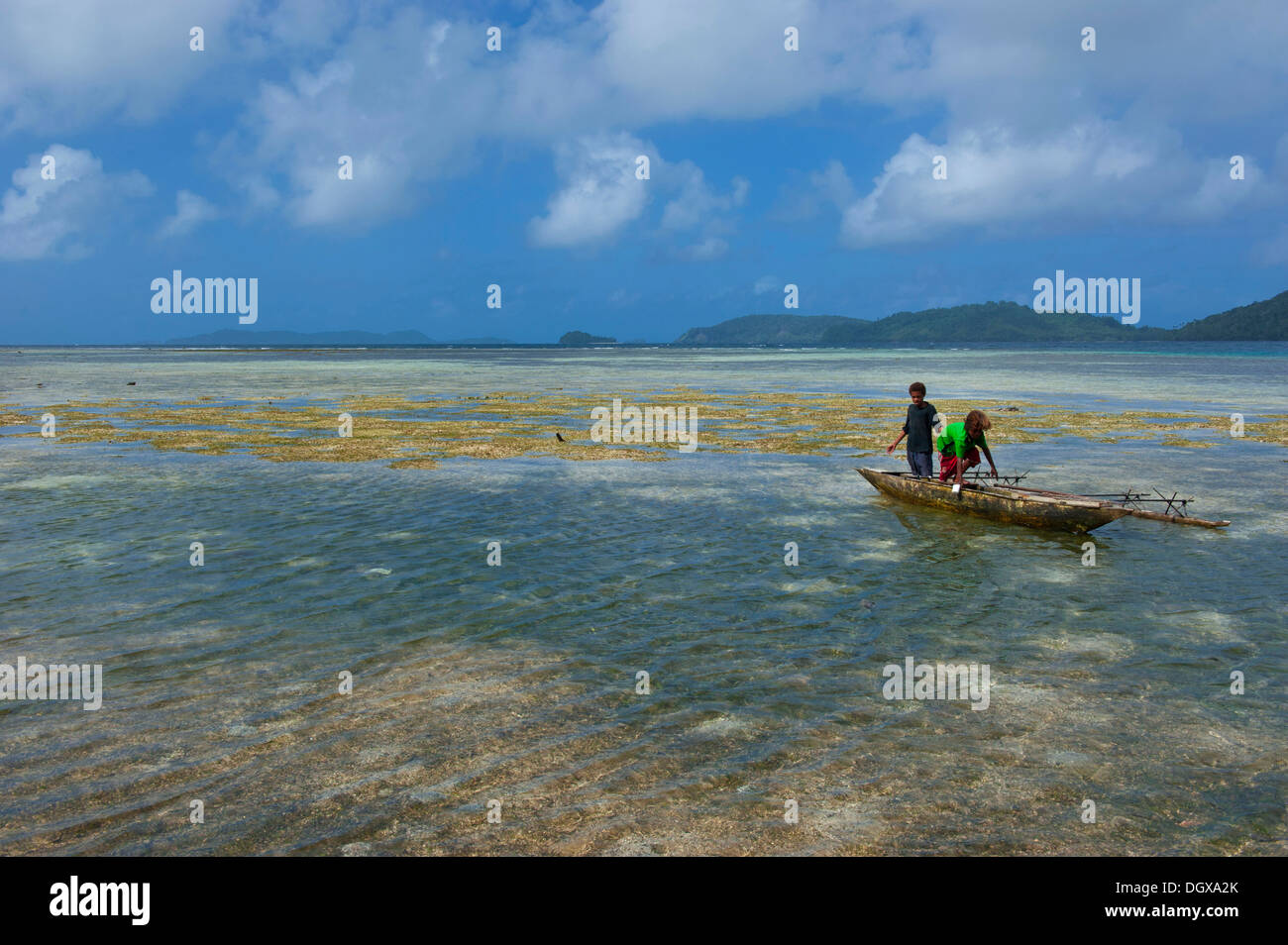 Jungen Fischen, Insel Samarai Alotau, Papua New Guinea Stockfoto