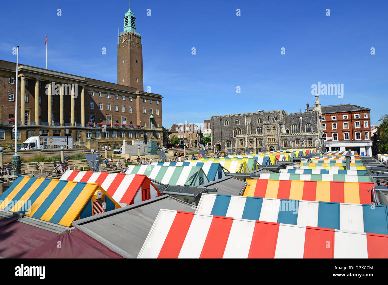 Norwich-Markt und Rathaus, Markt Platz, Norwich, Norfolk, England, Vereinigtes Königreich Stockfoto