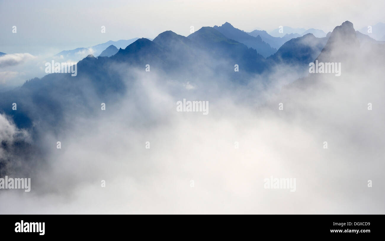 Wolke gehüllt Bergen, Füssen, Bayern Stockfoto