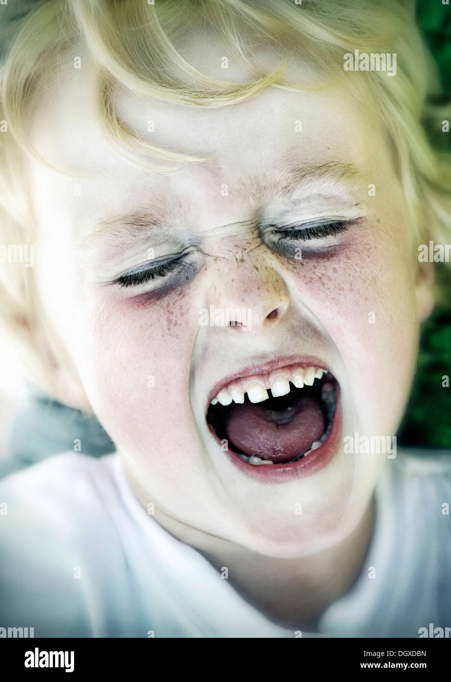5-jähriger Junge weint Stockfoto