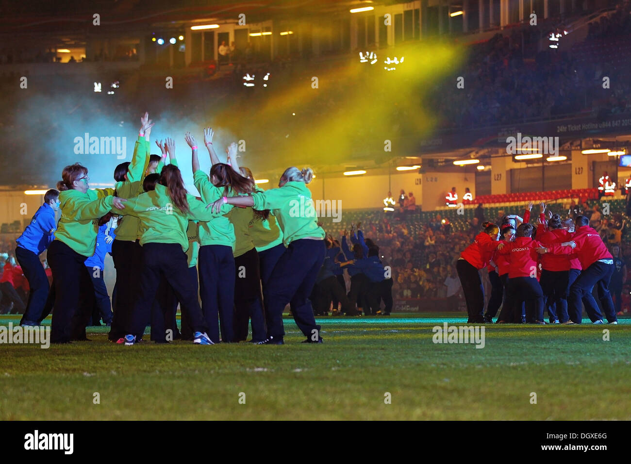 Cardiff, Wales. 26. Oktober 2013. Aktion von der Eröffnungszeremonie der Rugby League World Cup Gruppe A Spiel zwischen England und Australien aus dem Millennium Stadium. © Aktion Plus Sport/Alamy Live-Nachrichten Stockfoto