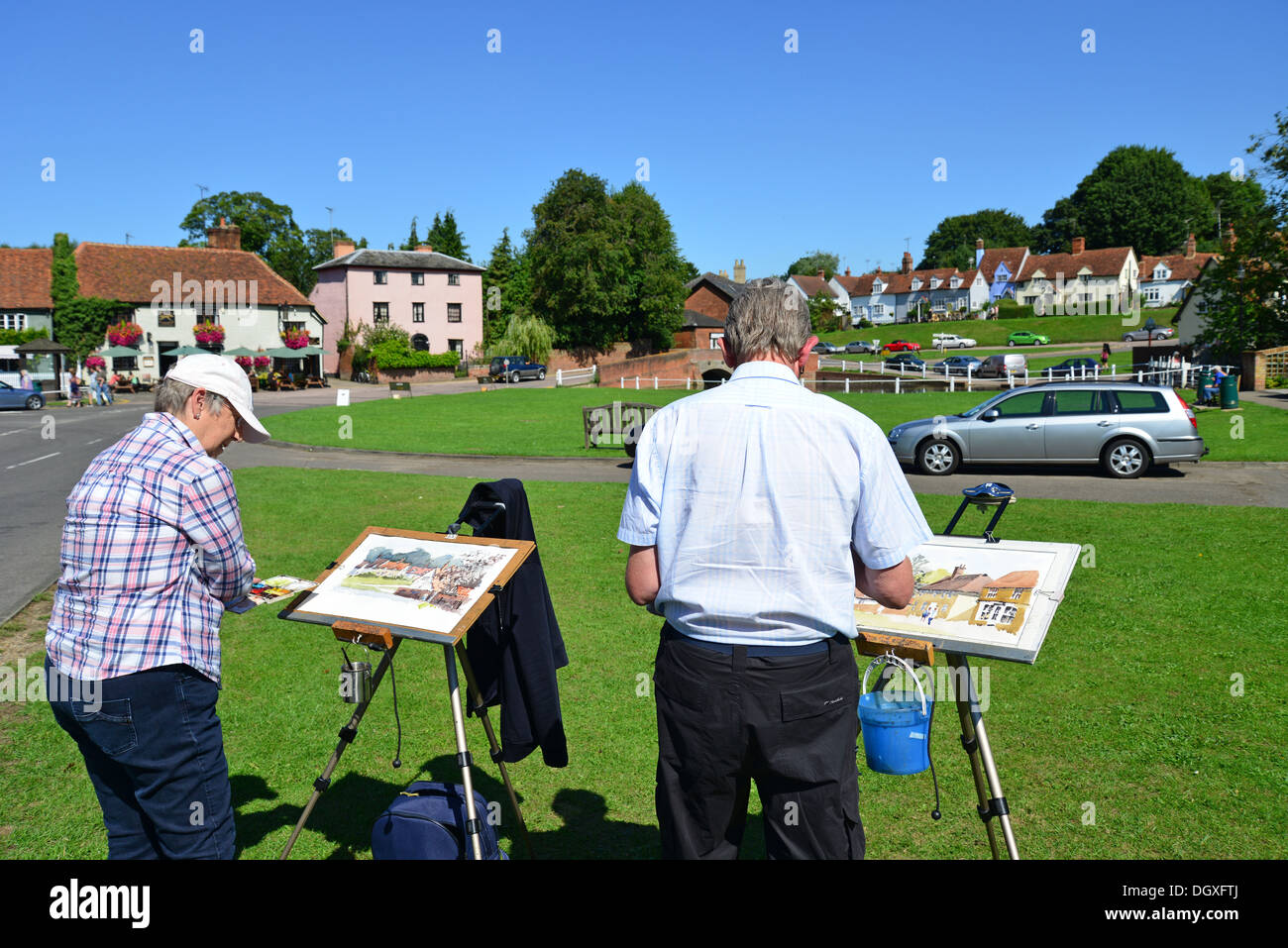 Künstler mit Staffeleien Malerei Dorf Szene, Finchingfield, Essex, England, Vereinigtes Königreich Stockfoto