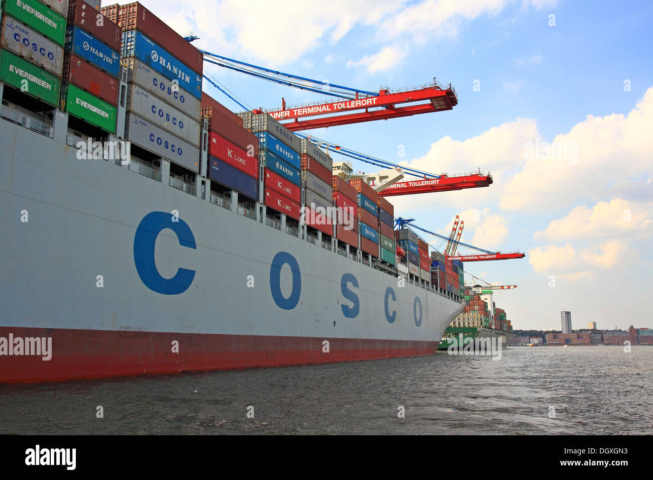 Containerschiff "Cosco" entladen wird, Container-Hafen, Hafen Hamburg, Hamburg Stockfoto