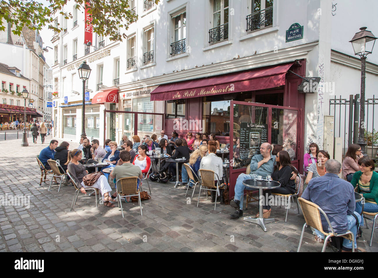 Café Au Petit Montmartre am Place des Abbesses Quadrat, Paris, Frankreich, Europa, Ile de France, Frankreich Stockfoto