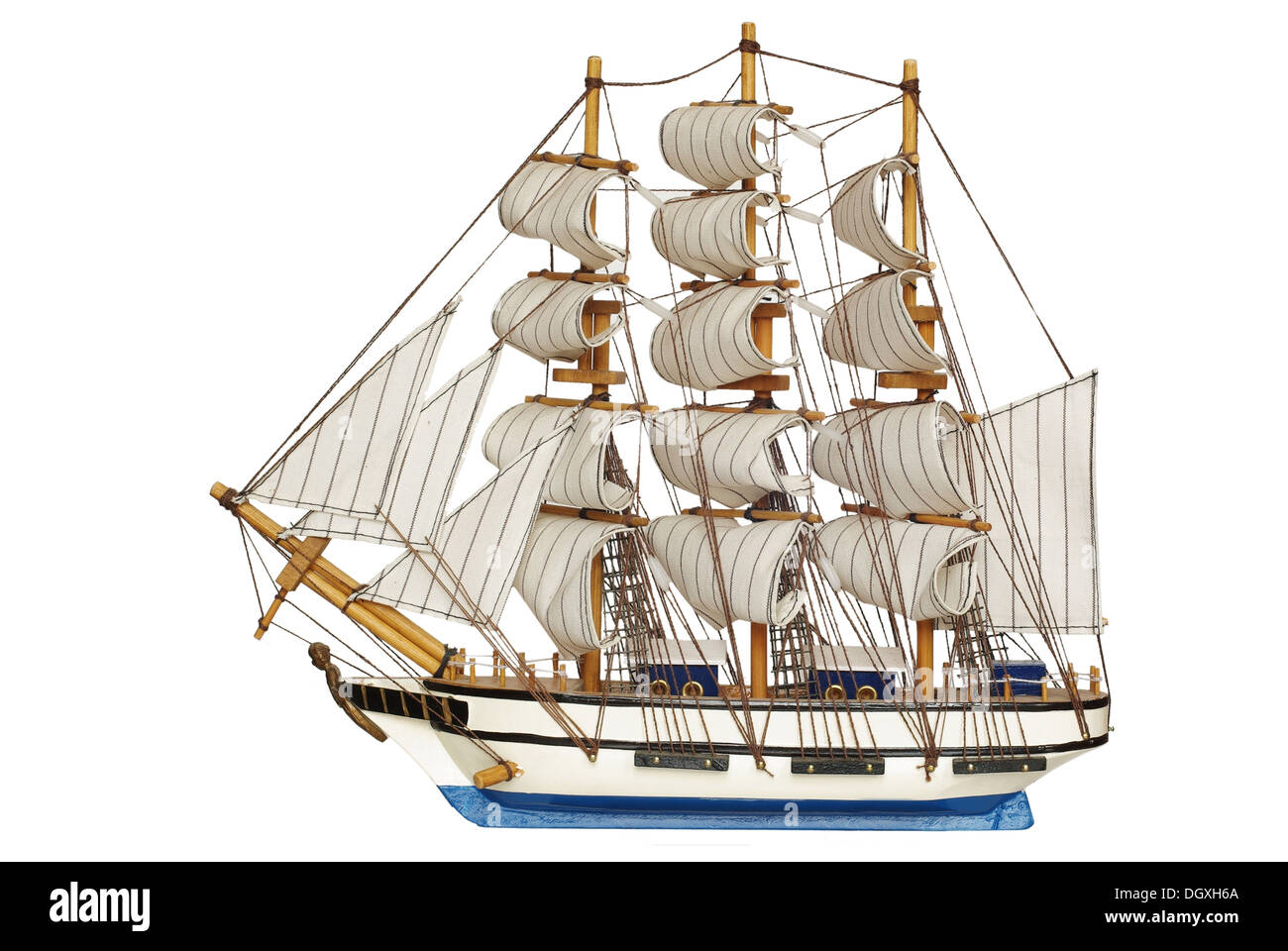 Segelschiff unter vollen Segeln auf weißem Hintergrund Stockfoto