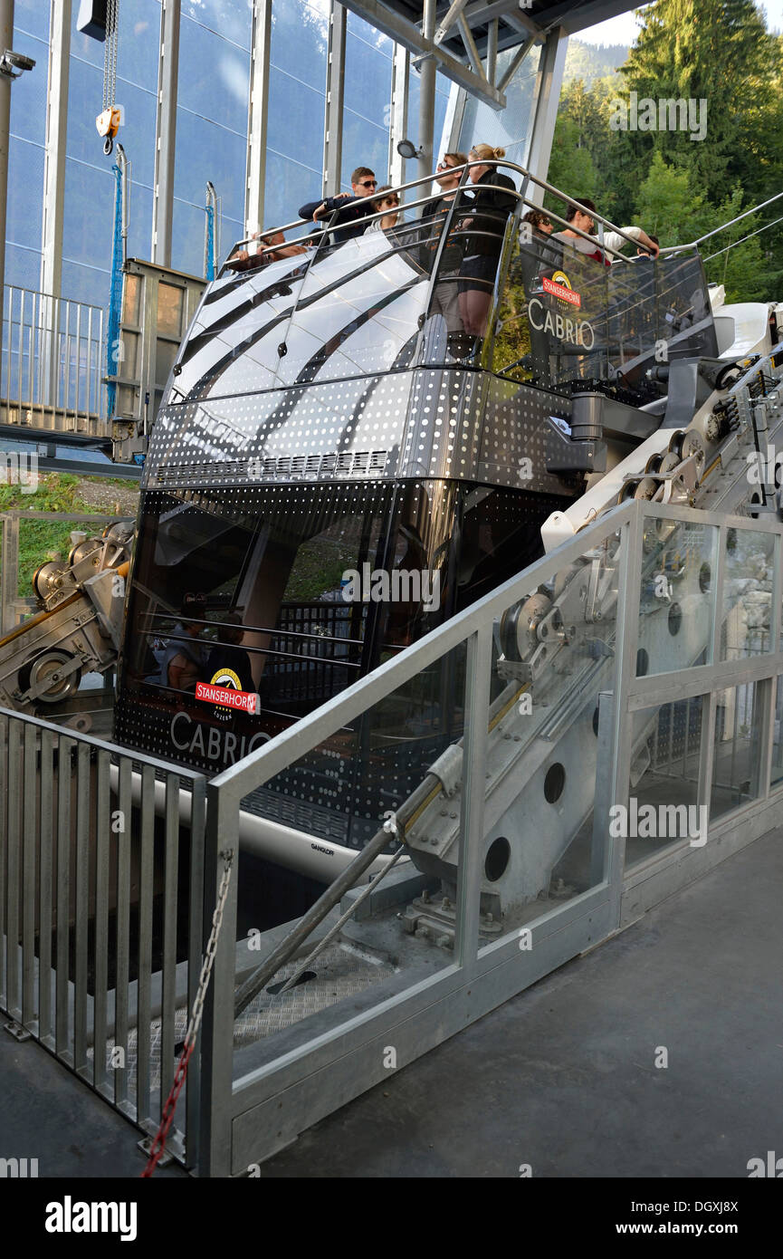 CabriO Bahn, erste Seilbahn der Welt mit einem offenen Oberdeck, Europa, Schweiz, Stans, Stanserhorn Berg hinauf Stockfoto