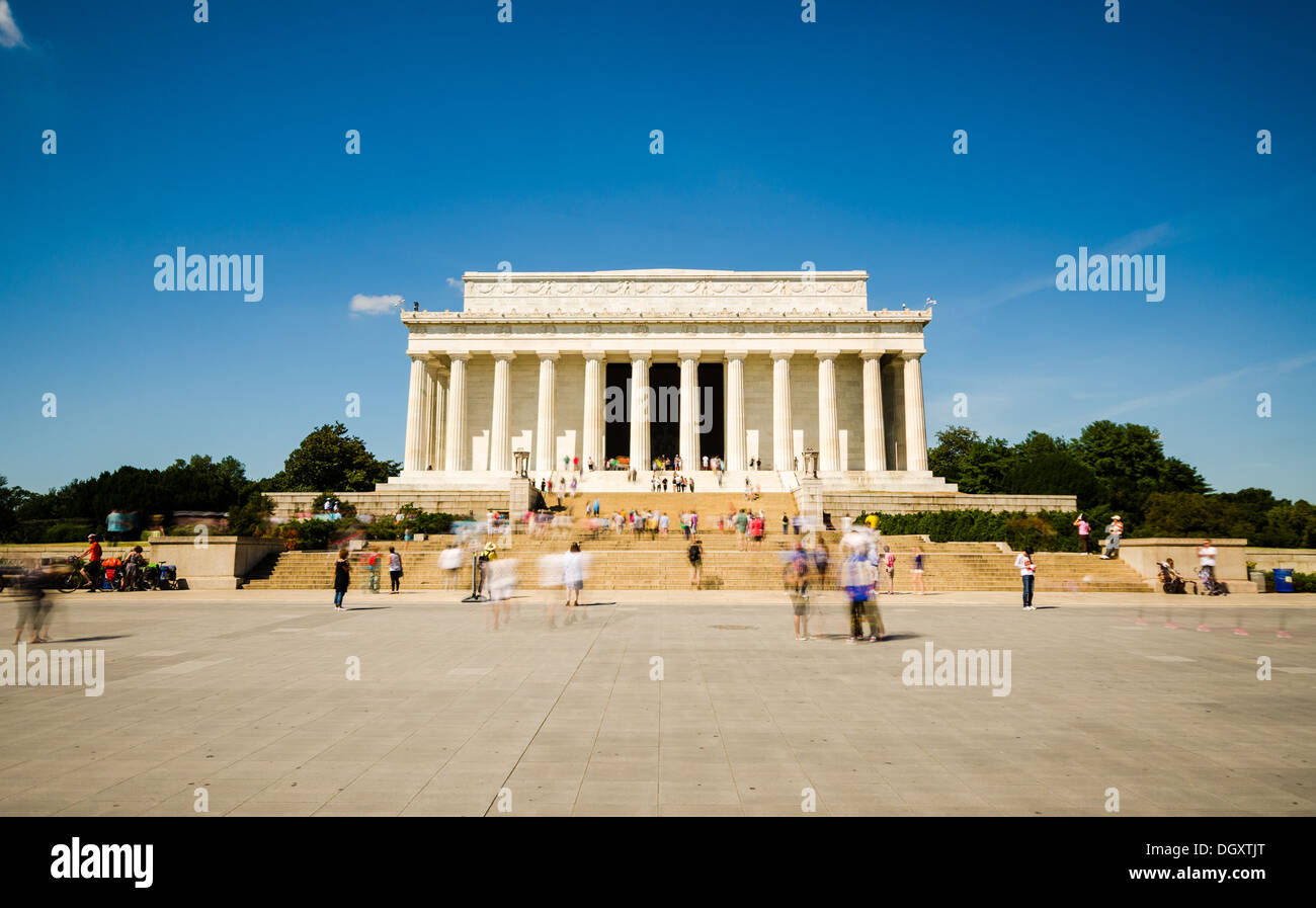 WASHINGTON DC, USA - eine lange Belichtung geschossen von Touristen, die das Lincoln Memorial in Washington DC auf einer klaren sonnigen Tag. Stockfoto