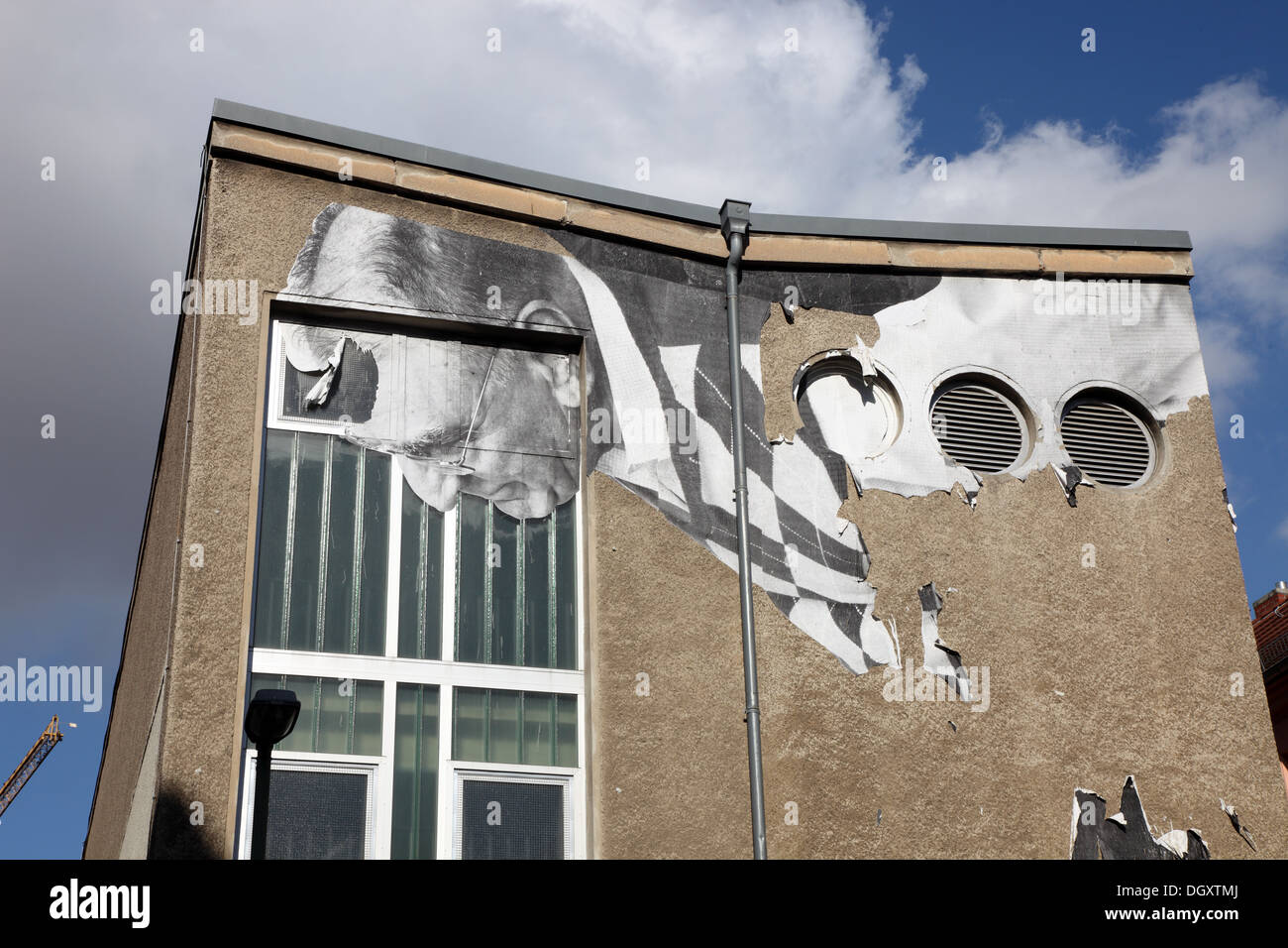 Streetart von JR zeigt Dr. Shihab Ahmed im Hackeschen, Berlin, Deutschland Stockfoto