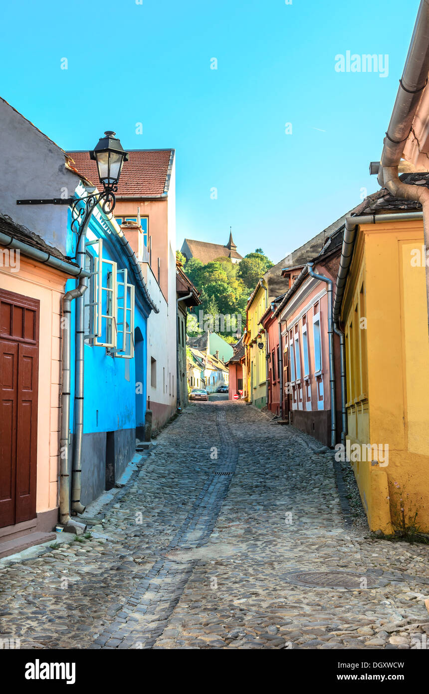 Farbenfrohe mittelalterlichen Straße in Sighisoara/Schäßburg Stockfoto