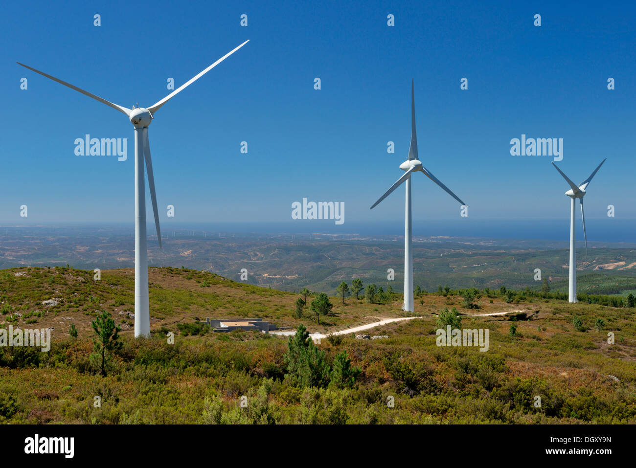 Portugal Algarve Windkraftanlagen Auf Monchique Gebirge Stockfotografie Alamy