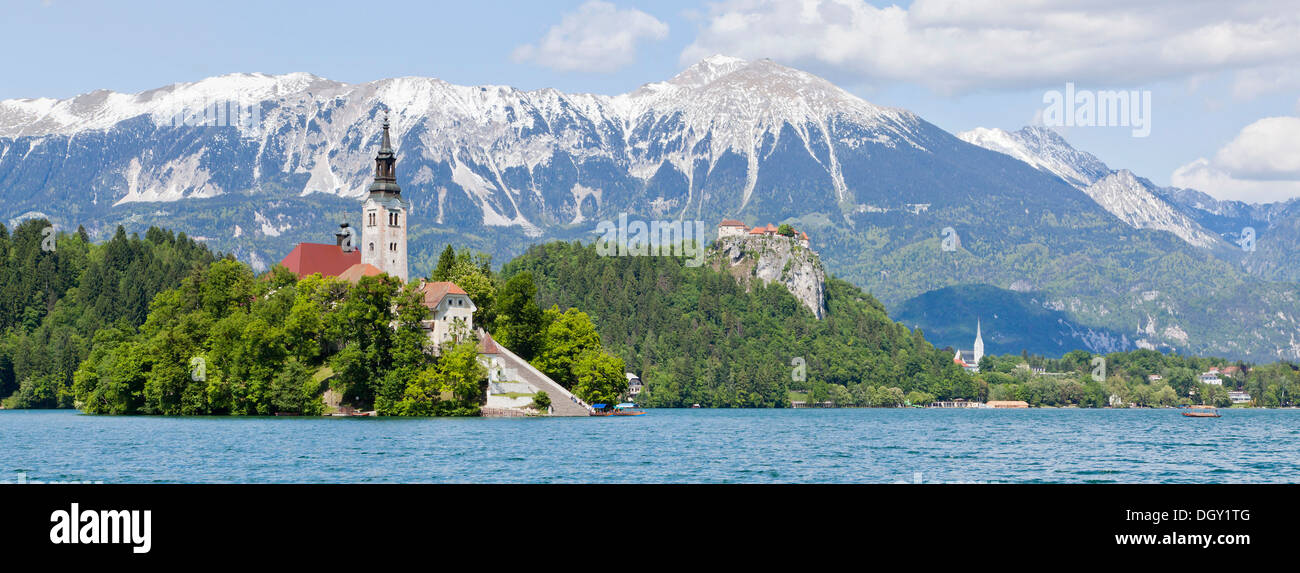 Blejski Otok Insel mit der Marienkirche im Bleder See und die Karawanken-Gebirgskette in Bled, Slowenien, Europa, Bled Stockfoto