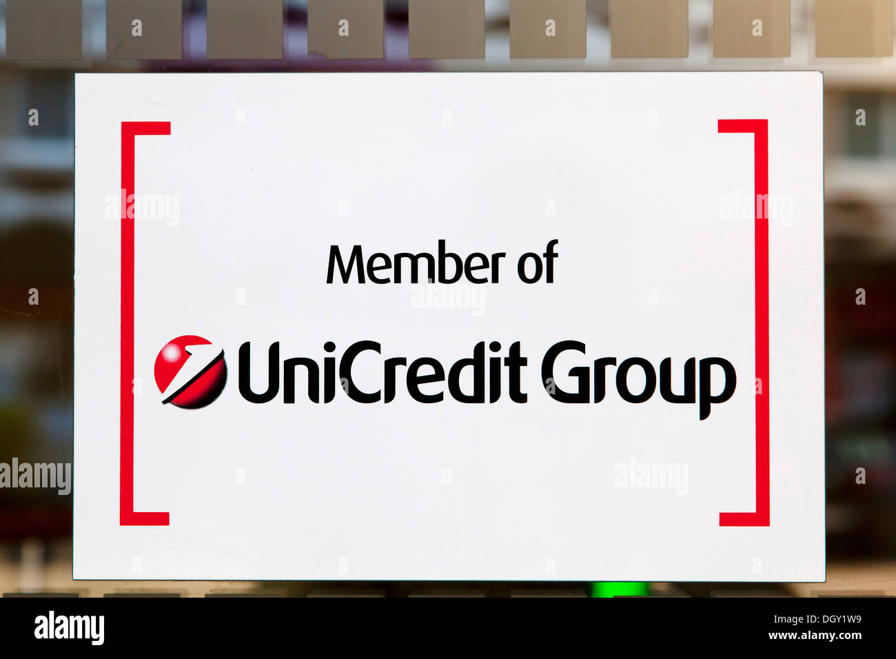 Melden Sie sich mit dem Logo der UniCredit Group in Villach, Kärnten, Österreich, Europa Stockfoto