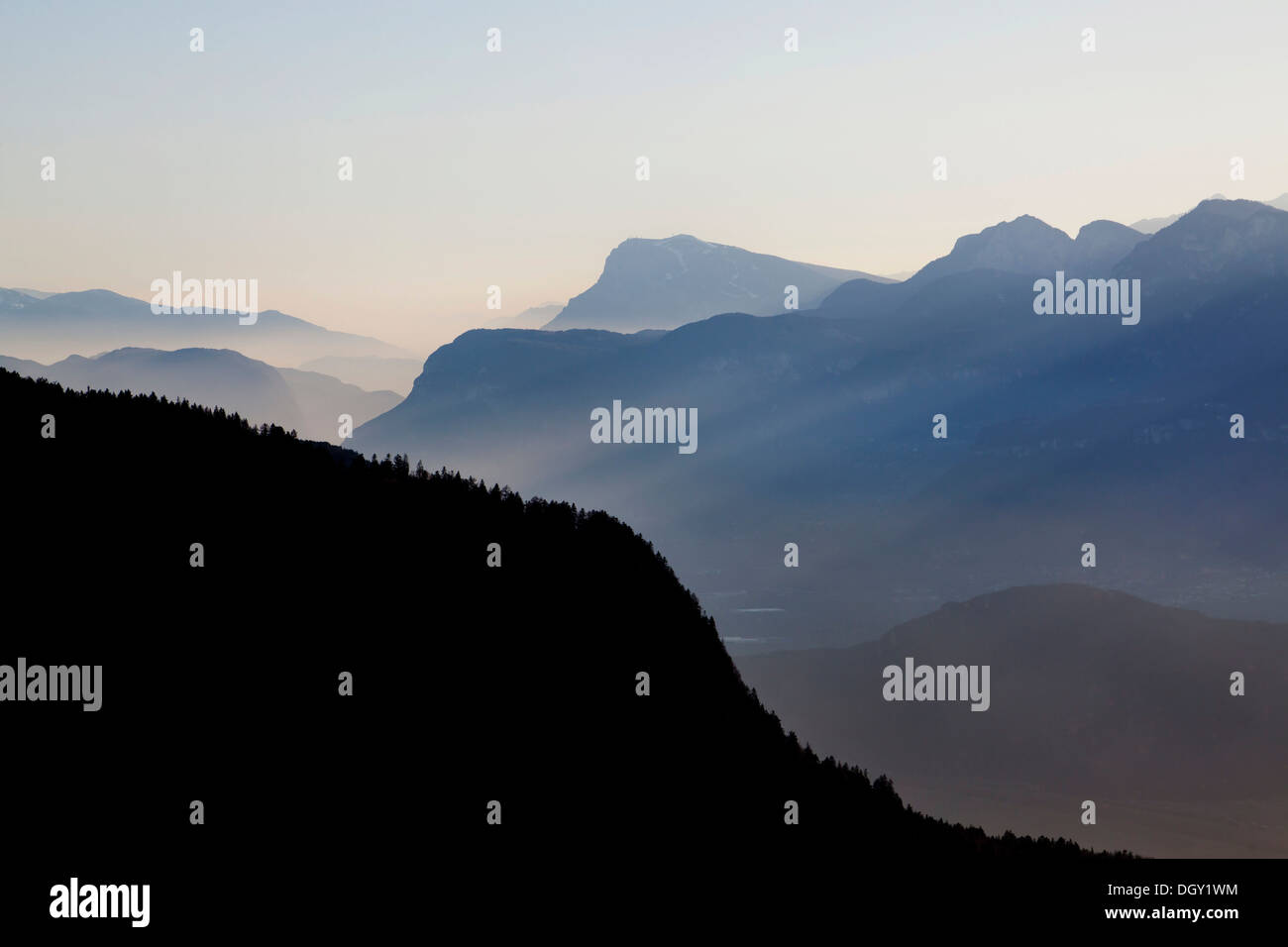 Etschtal im Nebel, Bei Bozen, Südtirol Provinz Trentino-Alto Adige, Italien Stockfoto