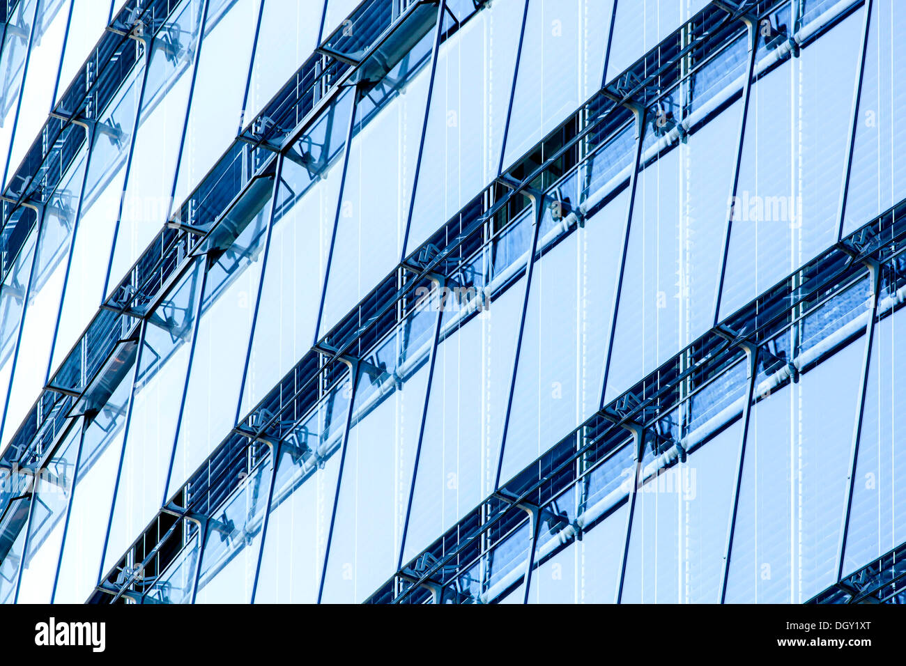 Glasfassade des Post Tower, Sitz der Deutschen Post AG, DHL und Postbank, Bonn, Rheinland, Nordrhein-Westfalen Stockfoto
