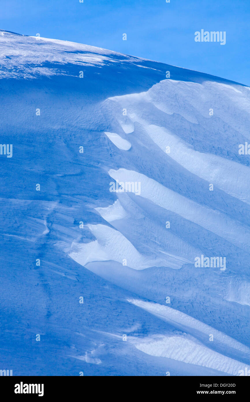 Oberfläche Schnee, Schnee Gesims, winter Landschaft, Alpen, Bei Riezlern, Kleinwalsertal, Vorarlberg, Österreich Stockfoto
