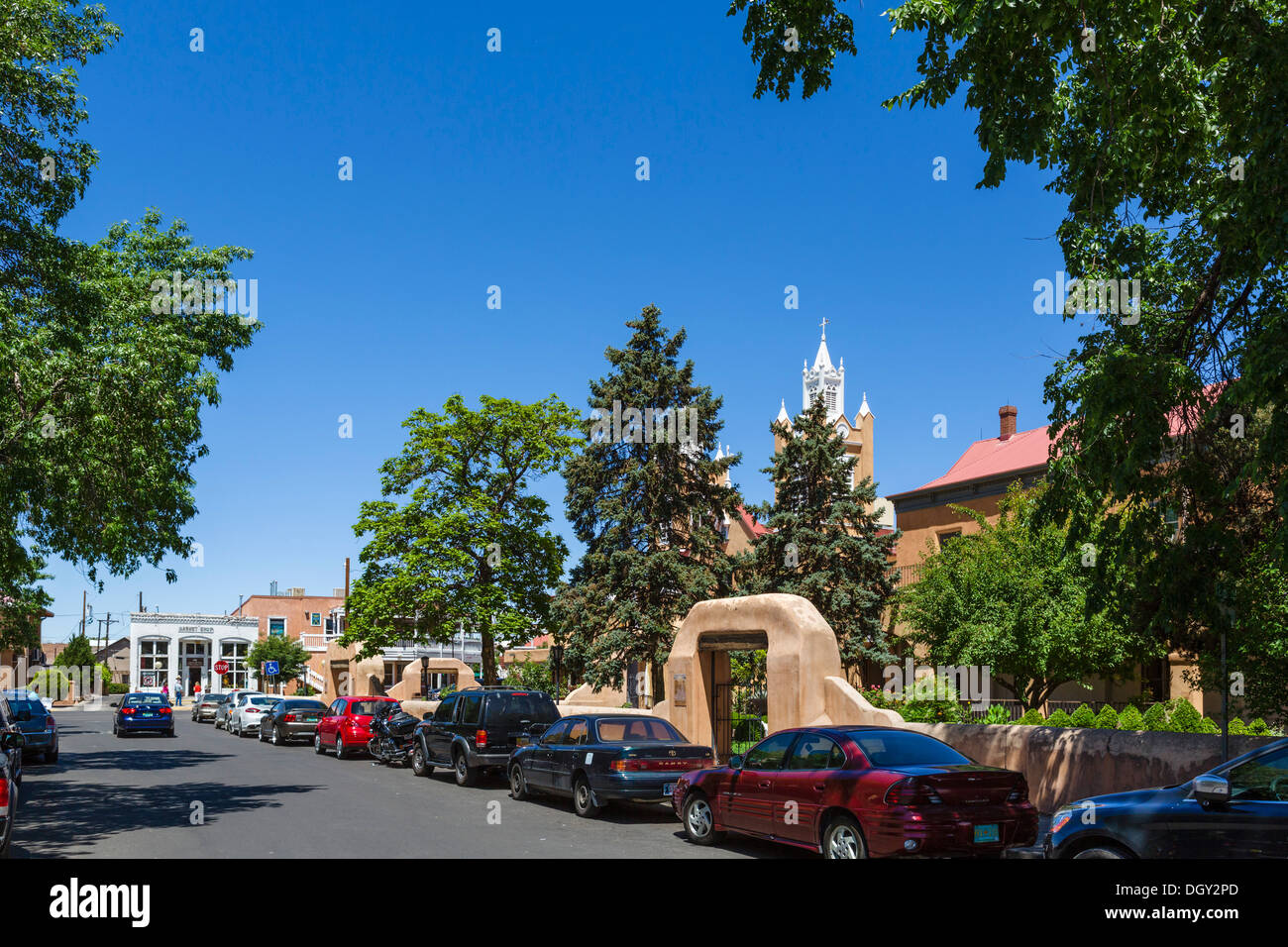 Old Town Plaza mit Blick auf San Felipe de Neri Church, Old Town, Albuquerque, New Mexico, USA Stockfoto