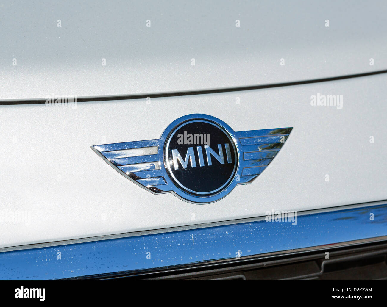 Abzeichen Sie auf der Vorderseite des Mini Cooper Auto, USA Stockfoto