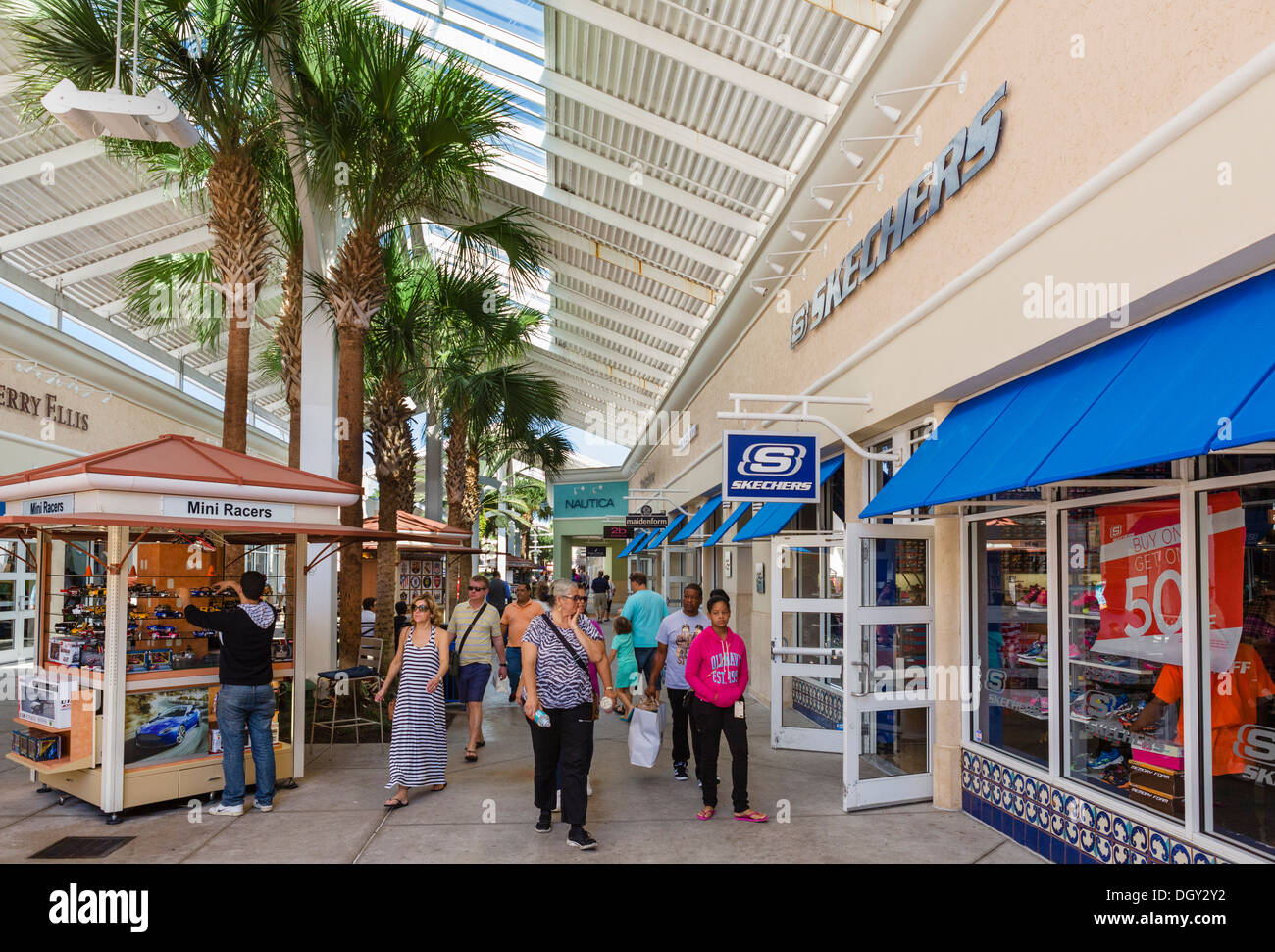 Geschäfte in Orlando Premium Outlets Mall, Vineland Avenue, Lake Buena Vista, Orlando, Zentral-Florida, USA Stockfoto