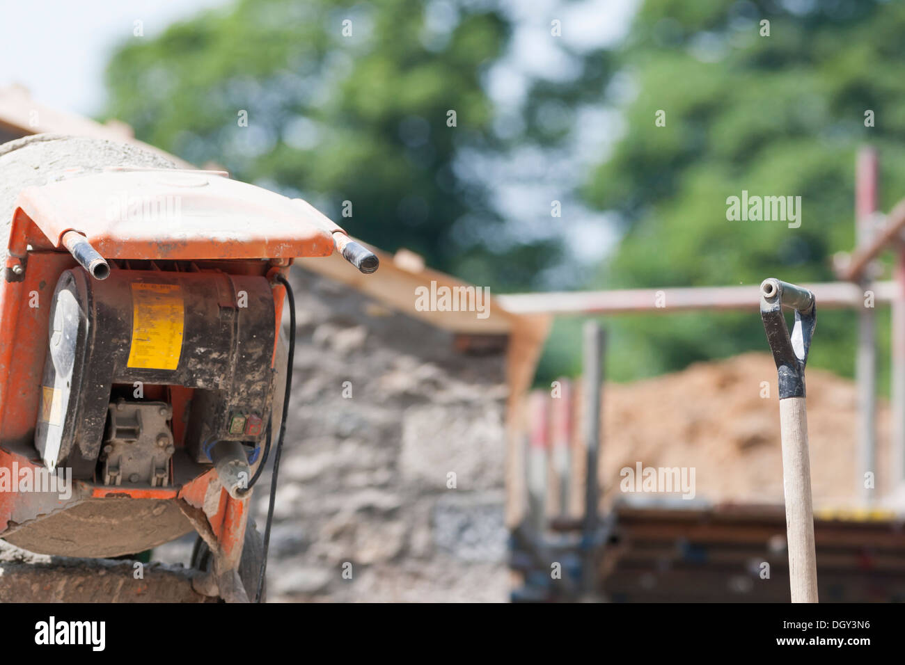 Baustelle mit Betonmischer Stockfoto