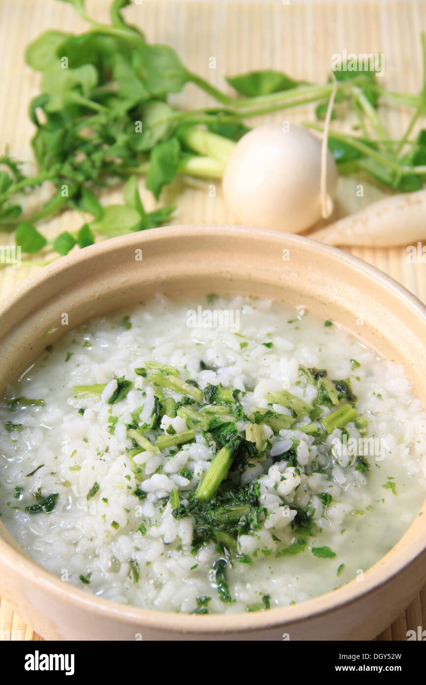 Nanakusagayu (Reisbrei mit sieben Kräutern) Stockfoto