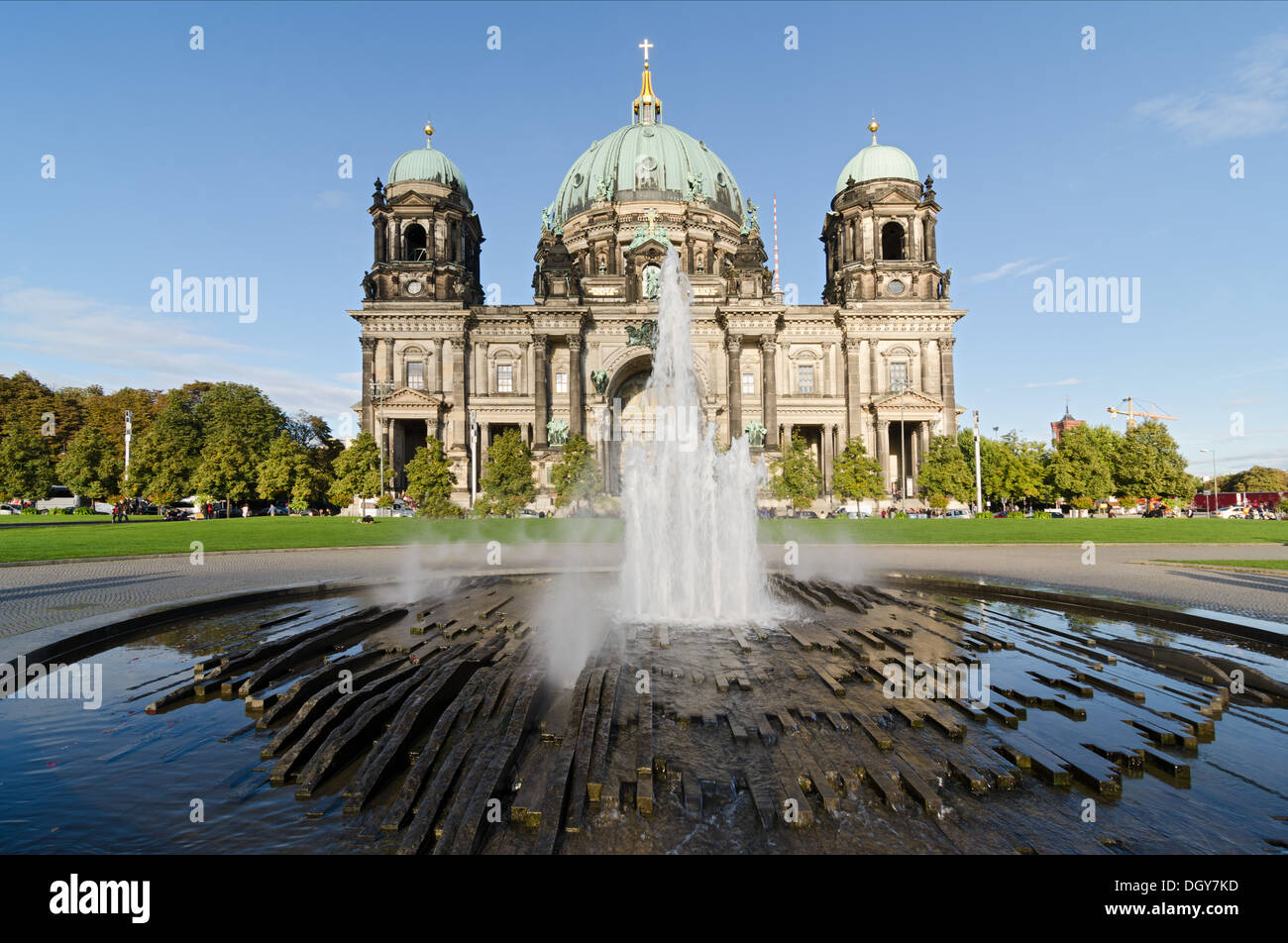 Brunnen vor dem Berliner Dom Stockfoto