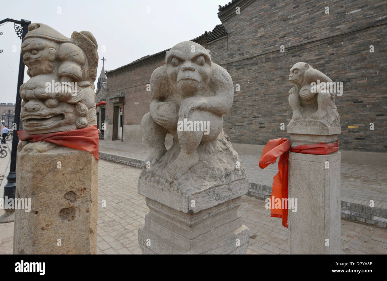 Steinskulpturen in Form von Affen und Dämonen, historische Altstadt von Pingyao, UNESCO-Weltkulturerbe, Shanxi, China Stockfoto