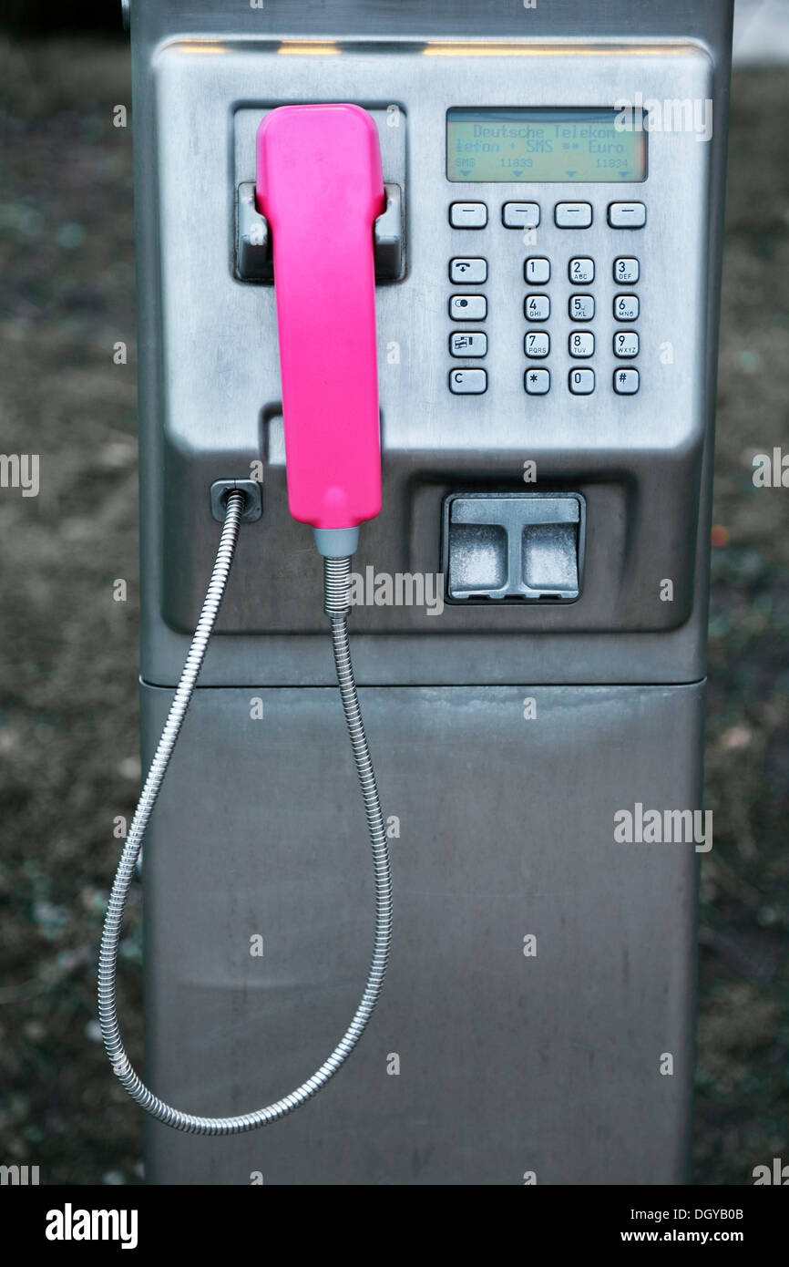 Karte-Telefonzelle der Deutschen Telekom, außen Telefon, Hamburg Stockfoto