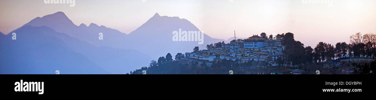 Panoramablick, Galden Namgey Lhatse Kloster, das größte buddhistische Kloster in Indien, Tawang, Arunachal Pradesh, Indien, Asien Stockfoto