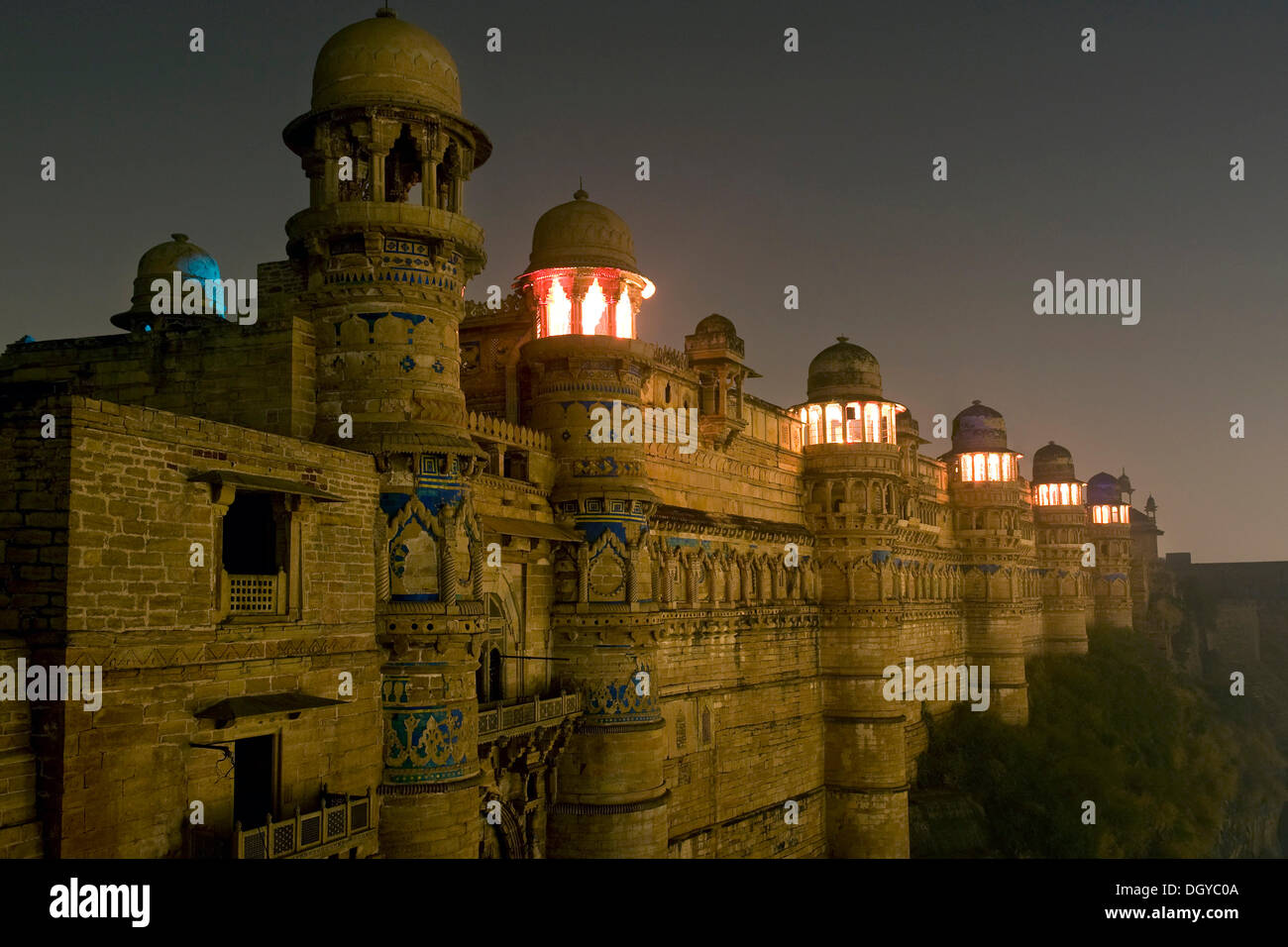 Beleuchtet Man Singh Palace, Gwalior Fort, Gwalior, Madhya Pradesh, Indien, Asien Stockfoto