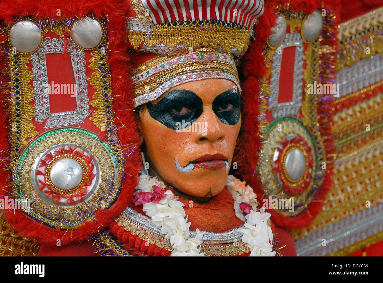 Tänzerin, Theyyam, ritueller Tanz, Varkala, Kerala, Südindien, Indien, Asien Stockfoto
