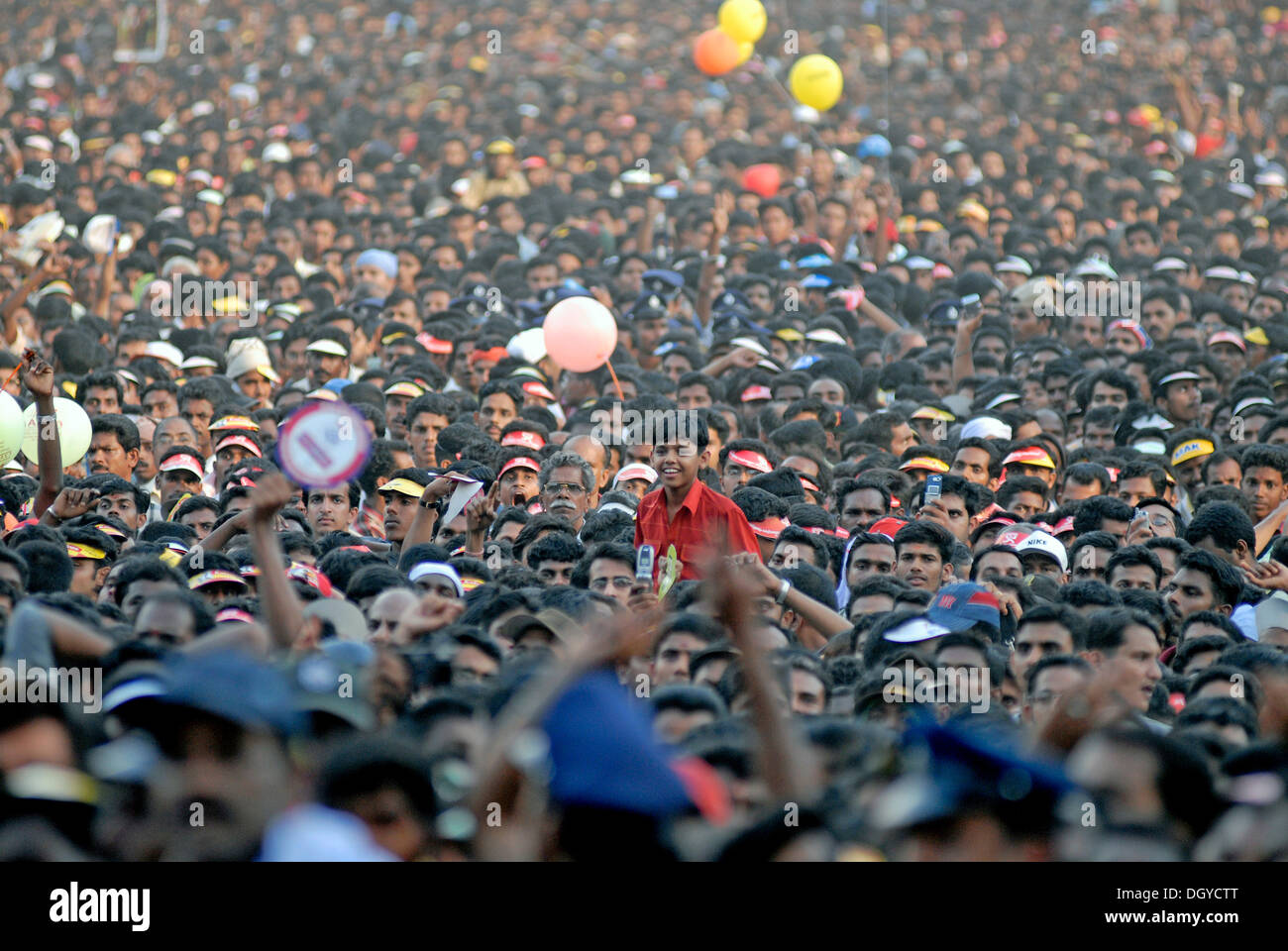 Menschenmenge, Hindu Pooram Festivals, Thrissur, Kerala, Südindien, Asien Stockfoto