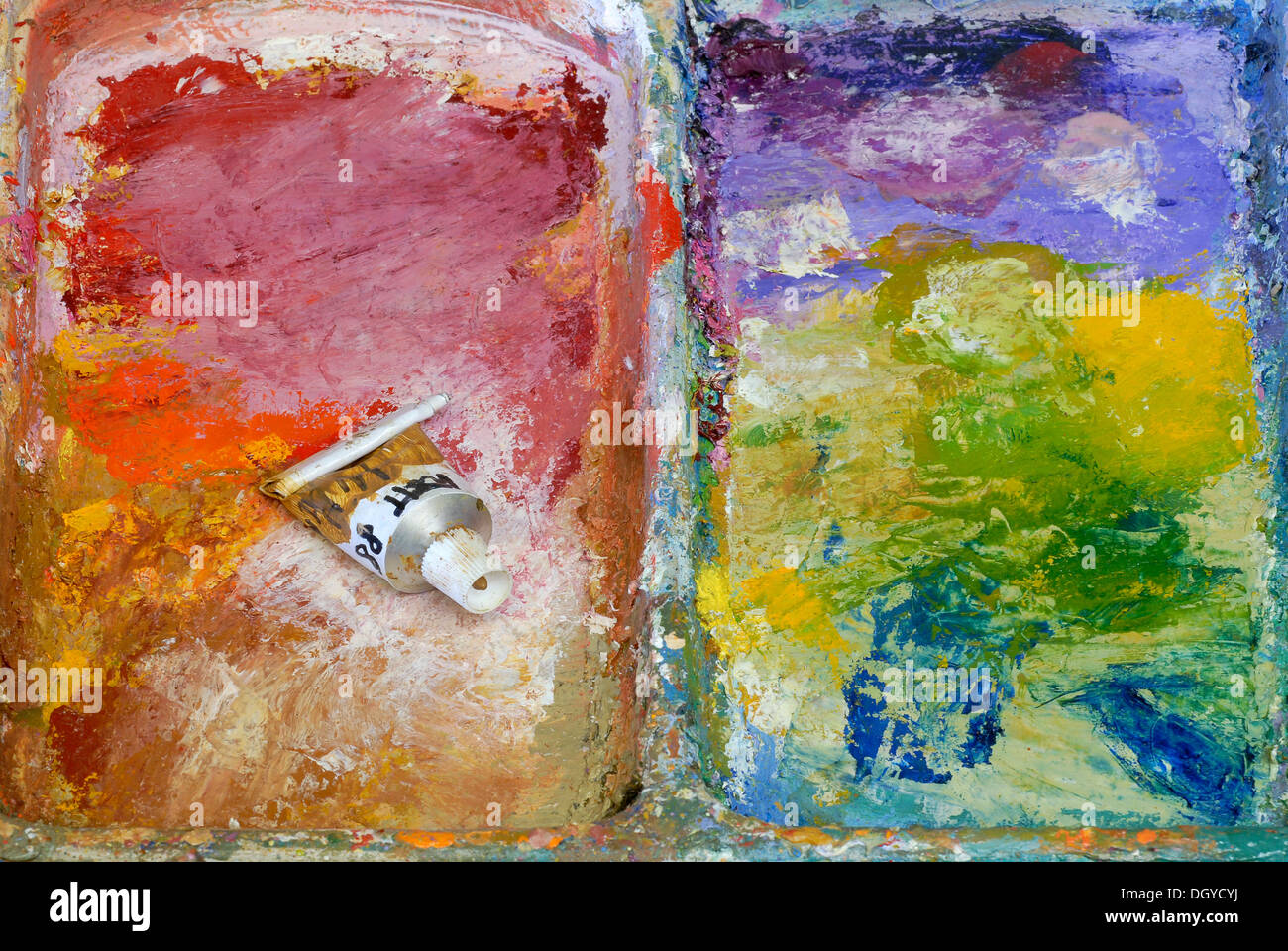 Tube mit Farbe auf der Palette eines Malers, Ölfarben, Zürich, Schweiz, Europa Stockfoto