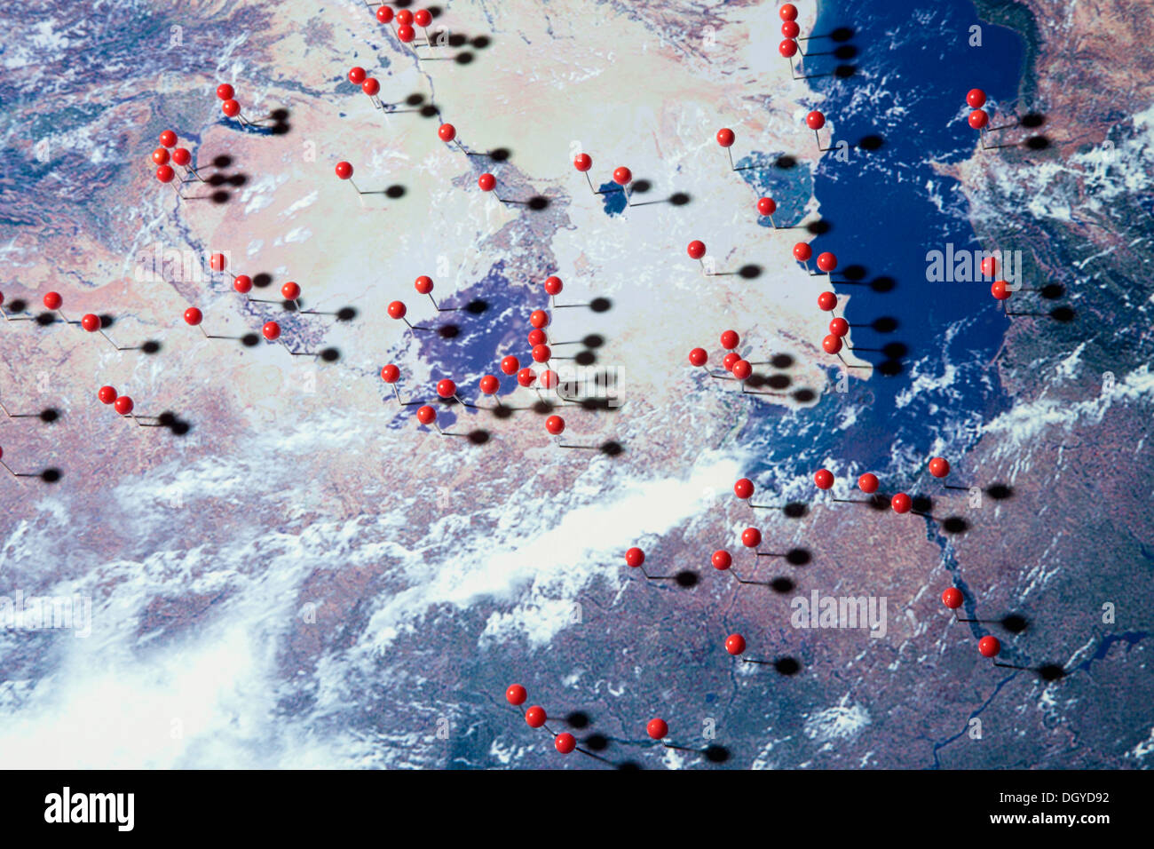 Ein Satellitenbild der Erde mit Stecknadeln an verschiedenen Standorten, digital composite Stockfoto