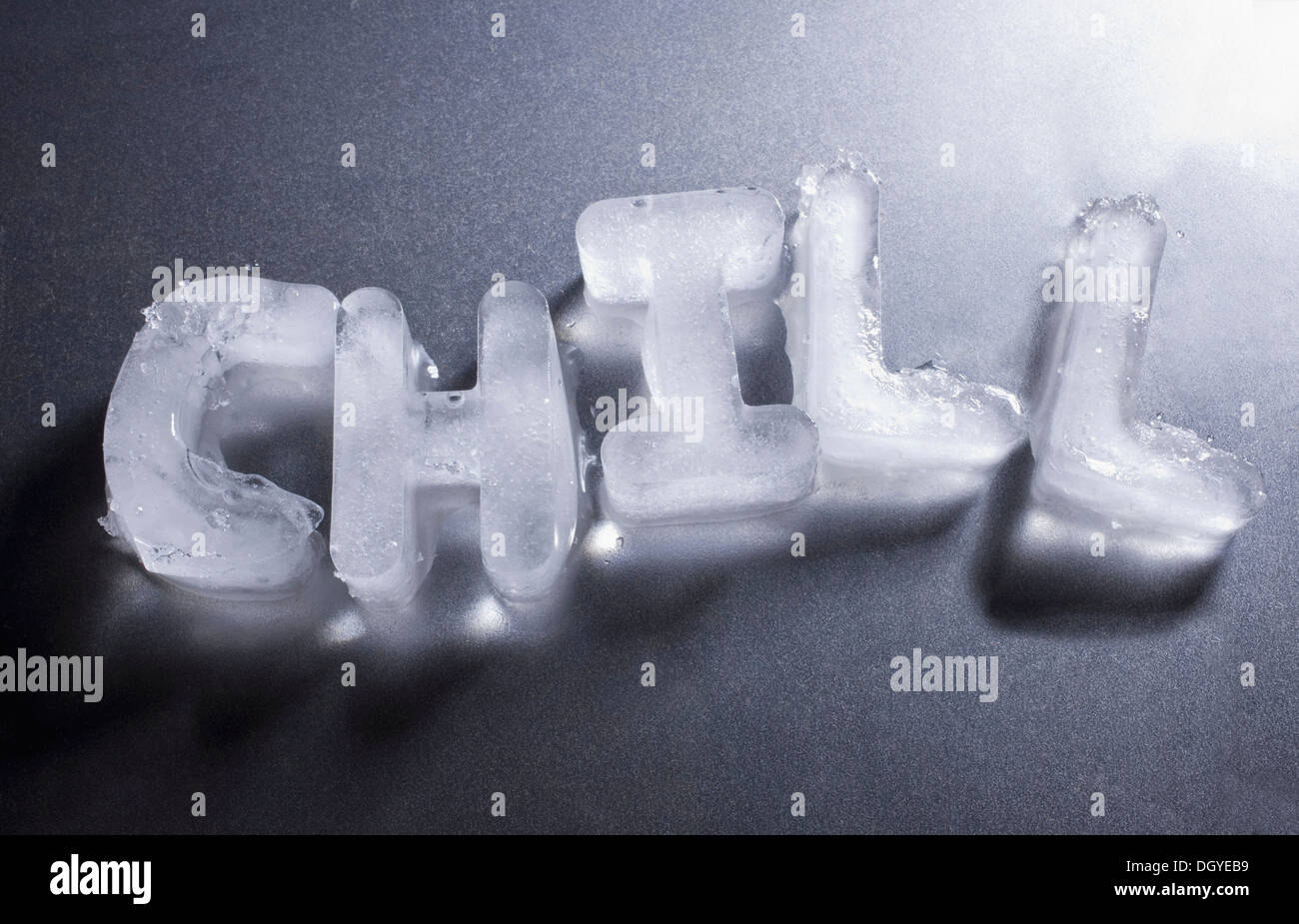 "Chill" mit Eis ausgeschrieben Stockfoto
