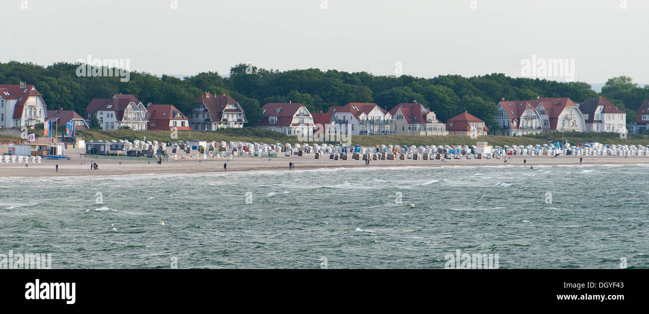 Strand, Liegestühle, Villen, Warnemünde, Rostock, Mecklenburg-Western Pomerania, Deutschland Stockfoto