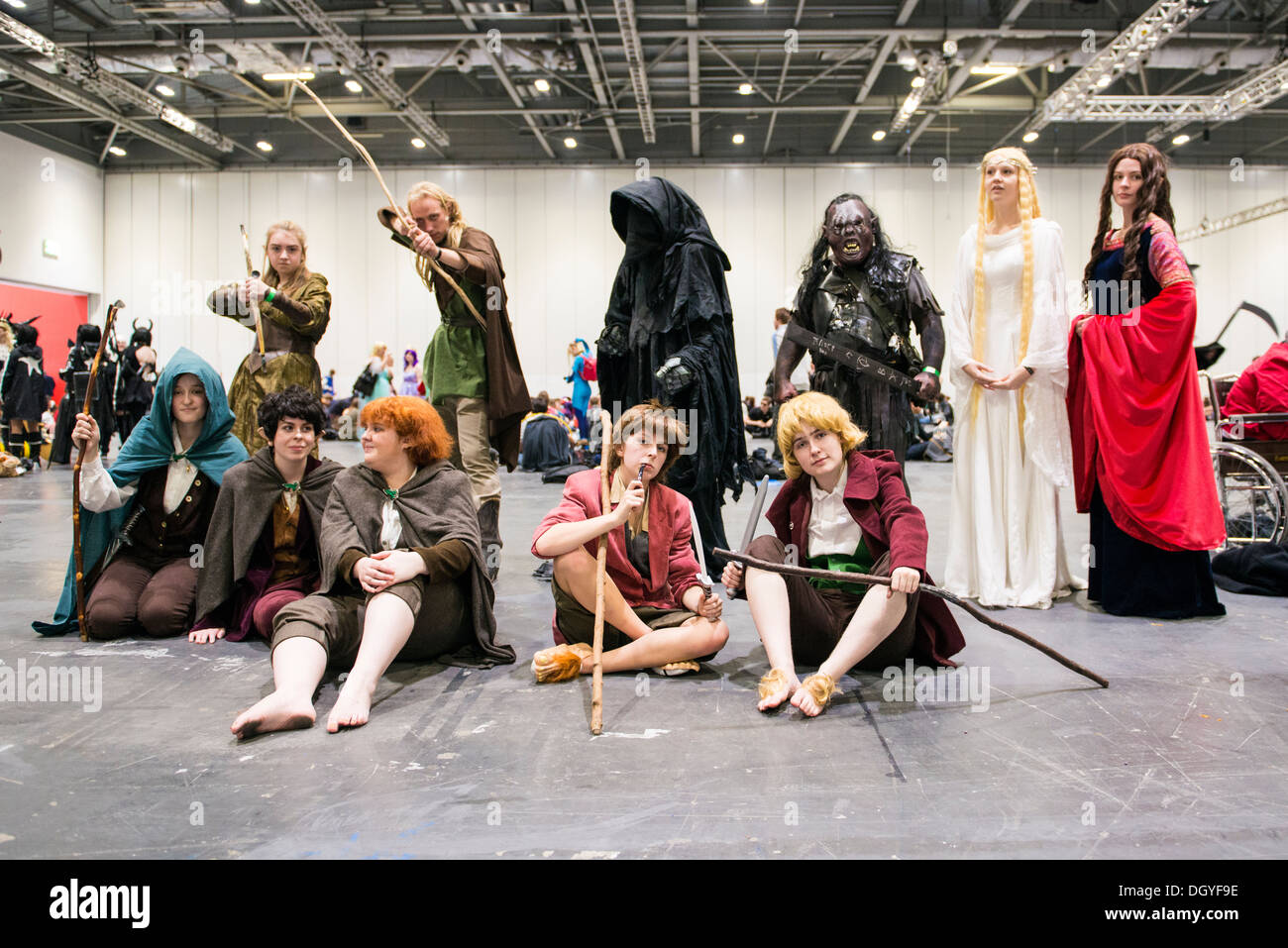 LONDON, UK - 26. Oktober: Cosplayer verkleidet als Charaktere aus dem Film the Hobbit in der Comicon auf das Excel Centre MCM Expo Stockfoto