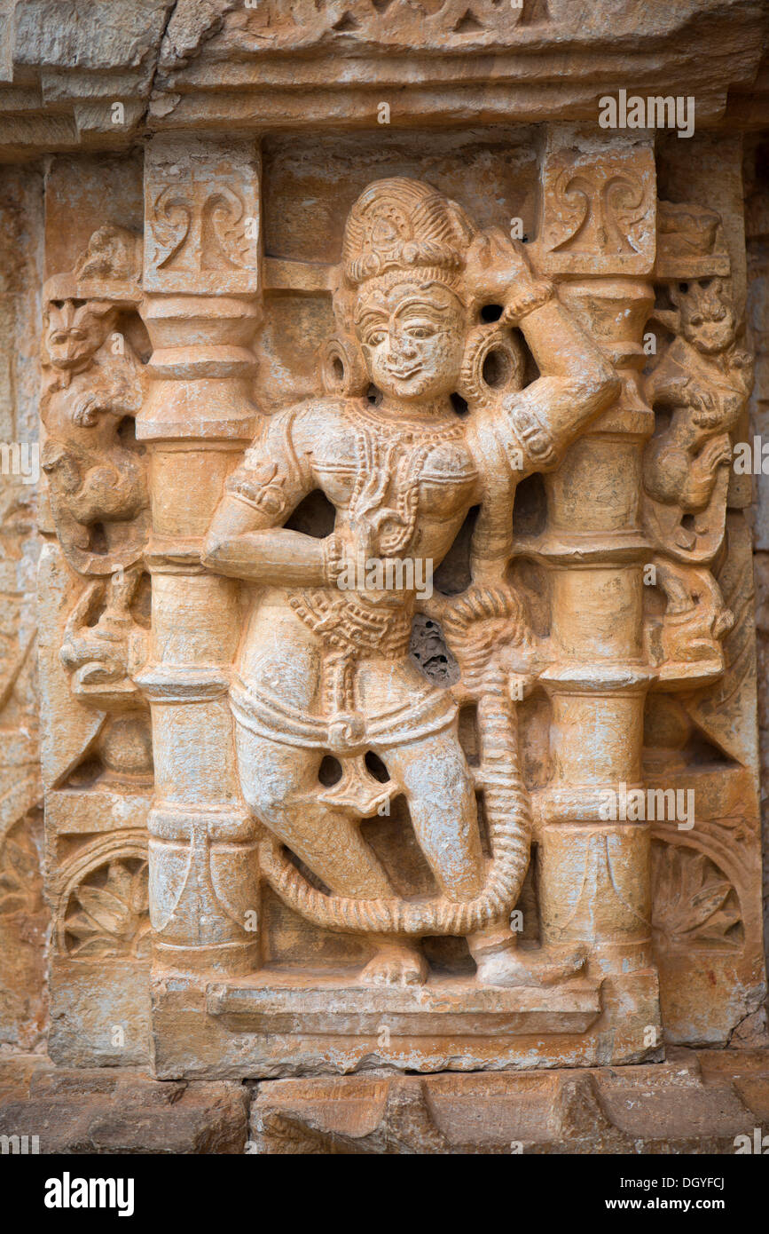 Weibliche Steinskulptur, Vijaya Stambha Sieg Turm, Chittorgarh Fort, Chittorgarh, Rajasthan, Indien Stockfoto