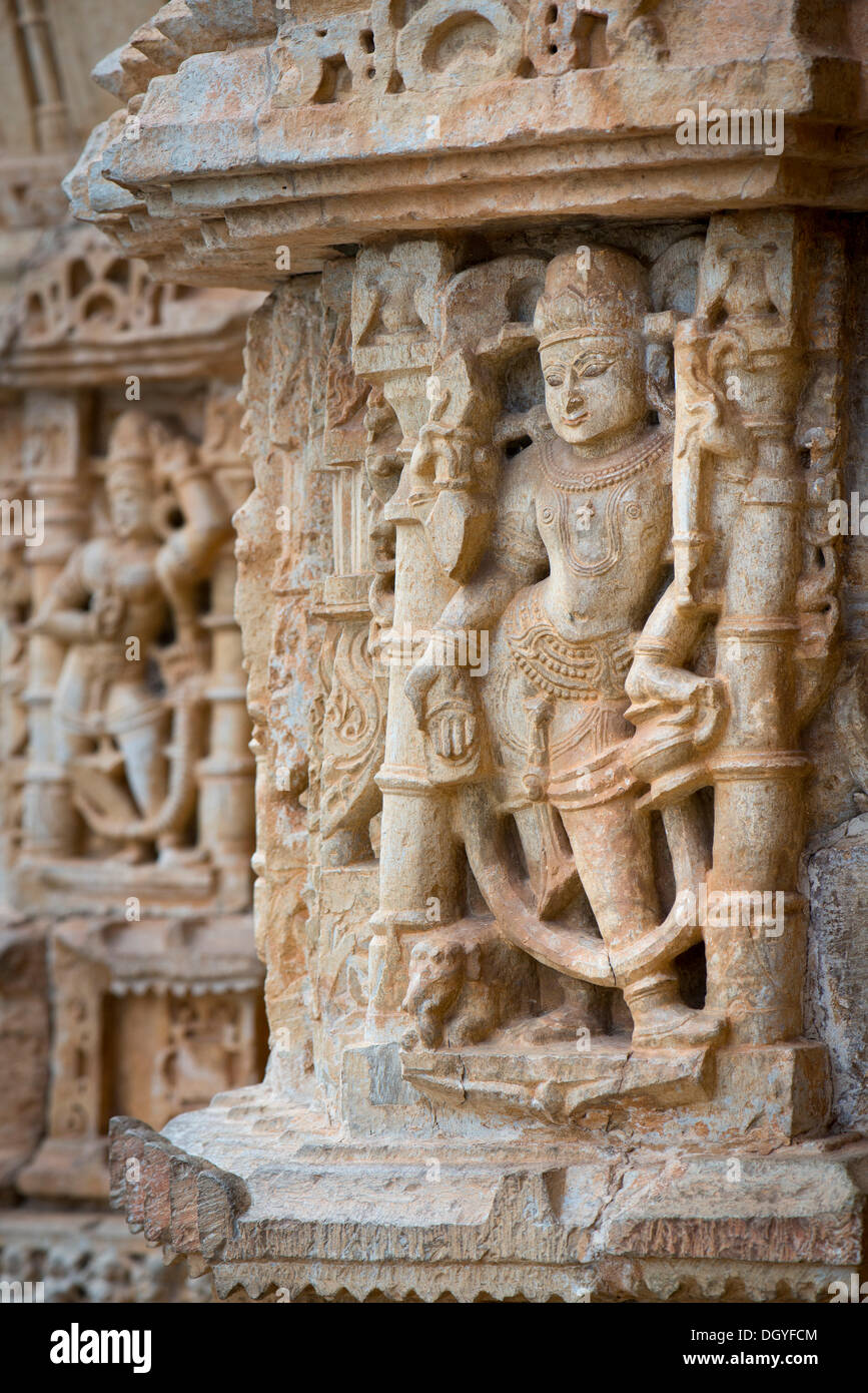 Männliche Steinskulptur, Vijaya Stambha Sieg Turm, Chittorgarh Fort, Chittorgarh, Rajasthan, Indien Stockfoto