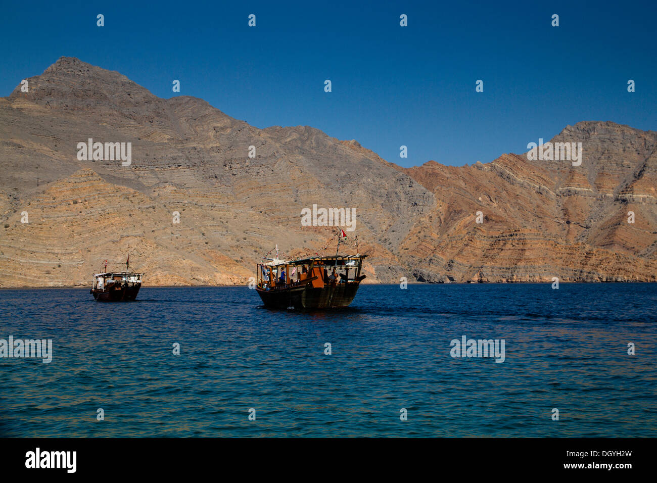 Dhow cruise in den Fjorden oder Khor von Musandam, Musandam, Oman Stockfoto