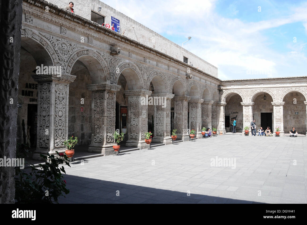 Arkaden, Innenhof, La Compania Kloster, Arequipa, Inca Siedlung, Quechua Siedlung, Peru, Südamerika, Lateinamerika Stockfoto