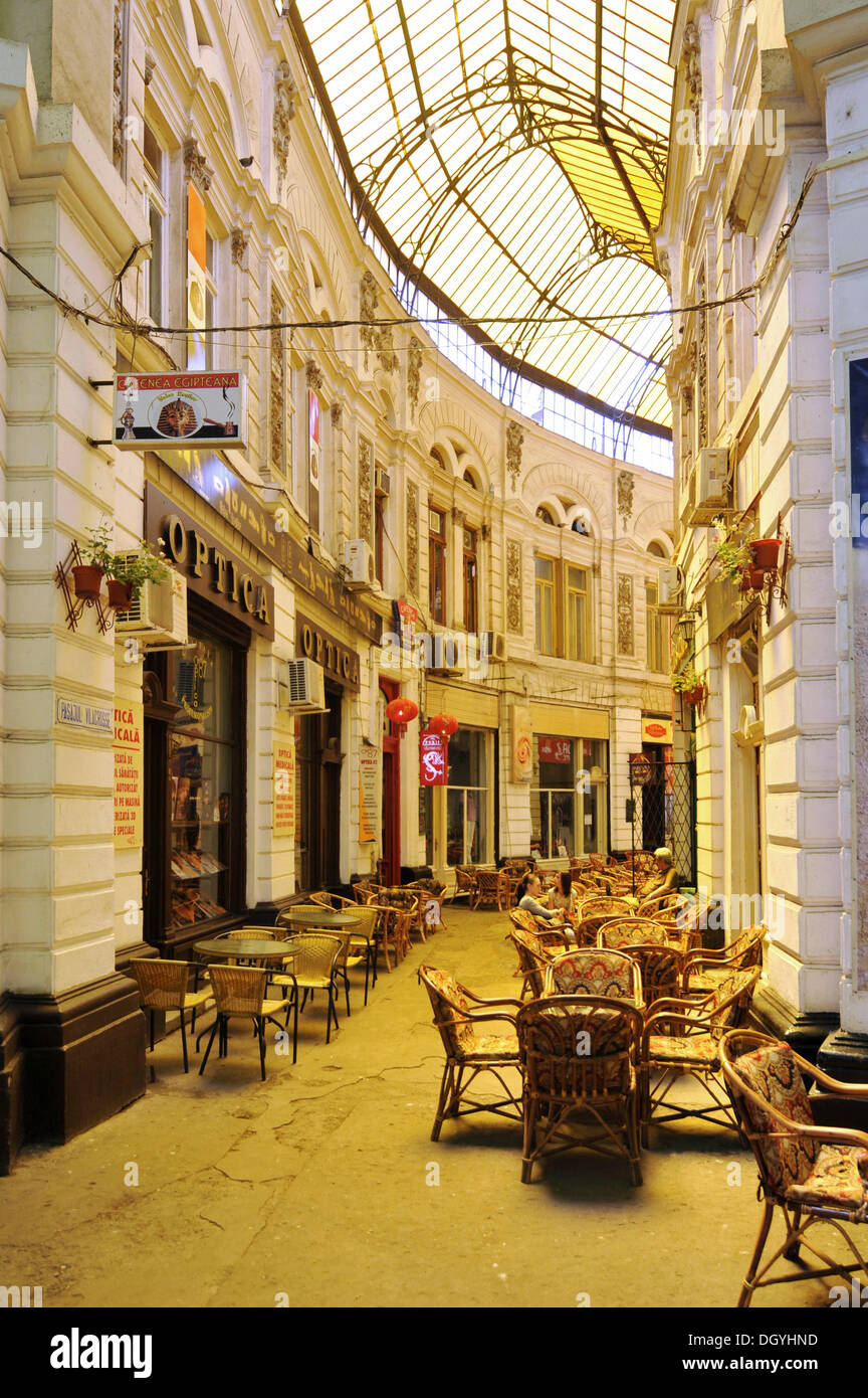 Macca - vilacrosse, Glas bedeckt mit Arkaden versehenen Straße, Bukarest, Rumänien, Europa Stockfoto