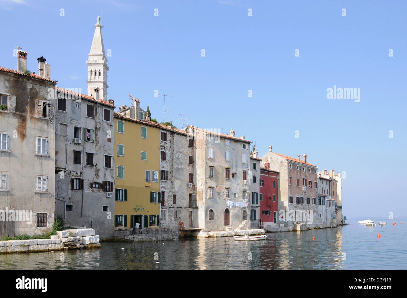 Blick auf die Stadt und das Meer, Altstadt, Rovinj, Kroatien, Europa Stockfoto