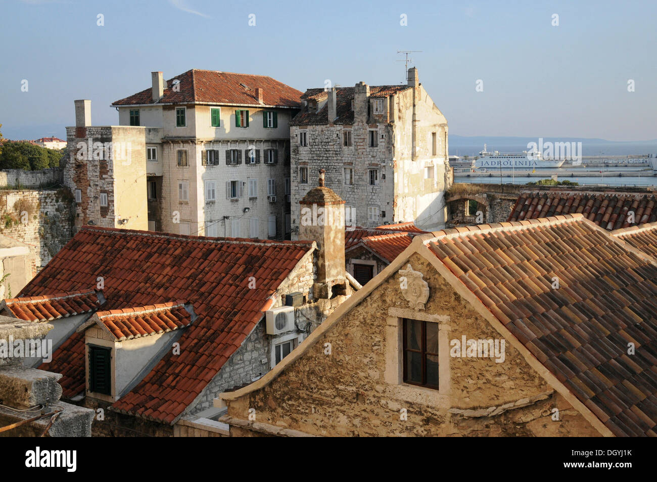 Historische Altstadt, mit Blick auf die Stadt vom Turm der Kathedrale Sveti Duje, Split, Kroatien, Europa Stockfoto