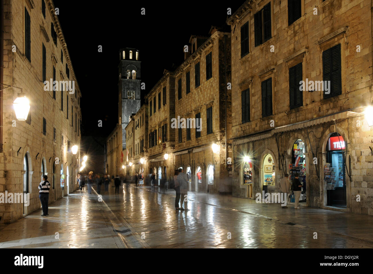 Nacht, Turm, Franziskanerkloster, Placa, Stradun, Altstadt, Dubrovnik, Kroatien, Europa Stockfoto