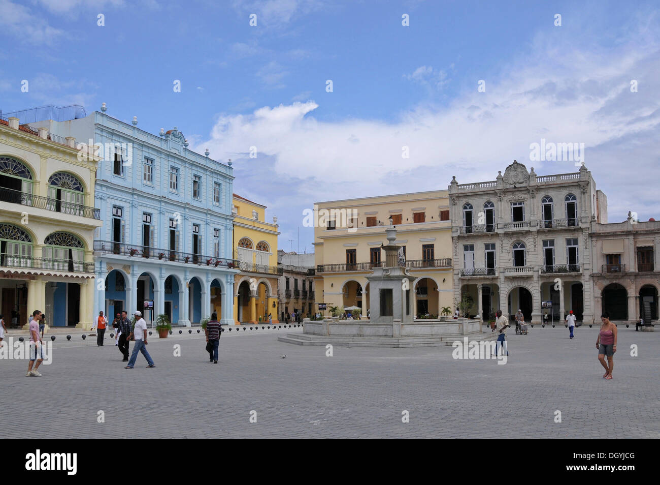 Brunnen, Plaza Vieja Square, Altstadt, Havanna, Kuba, Karibik, Zentralamerika Stockfoto
