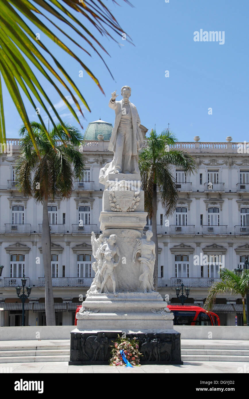 Statue von Jose Marti, der Plaza Central Square, Altstadt, Havanna, Kuba, Karibik, Zentralamerika Stockfoto