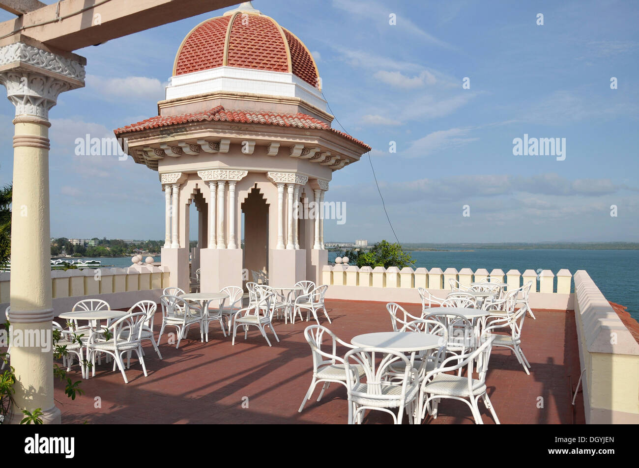 Meerblick von der Terrasse des Palacio del Valle, Punta Gorda Halbinsel, Cienfuegos, Kuba, Karibik, Zentralamerika Stockfoto