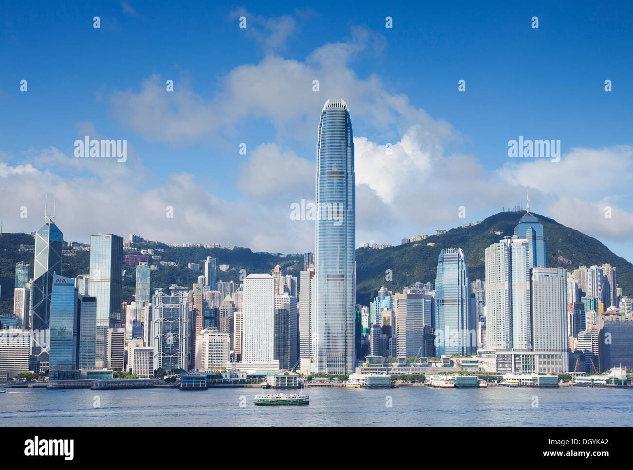 Sterne-Skyline der Fähre und Hong Kong Island, Hongkong Stockfoto