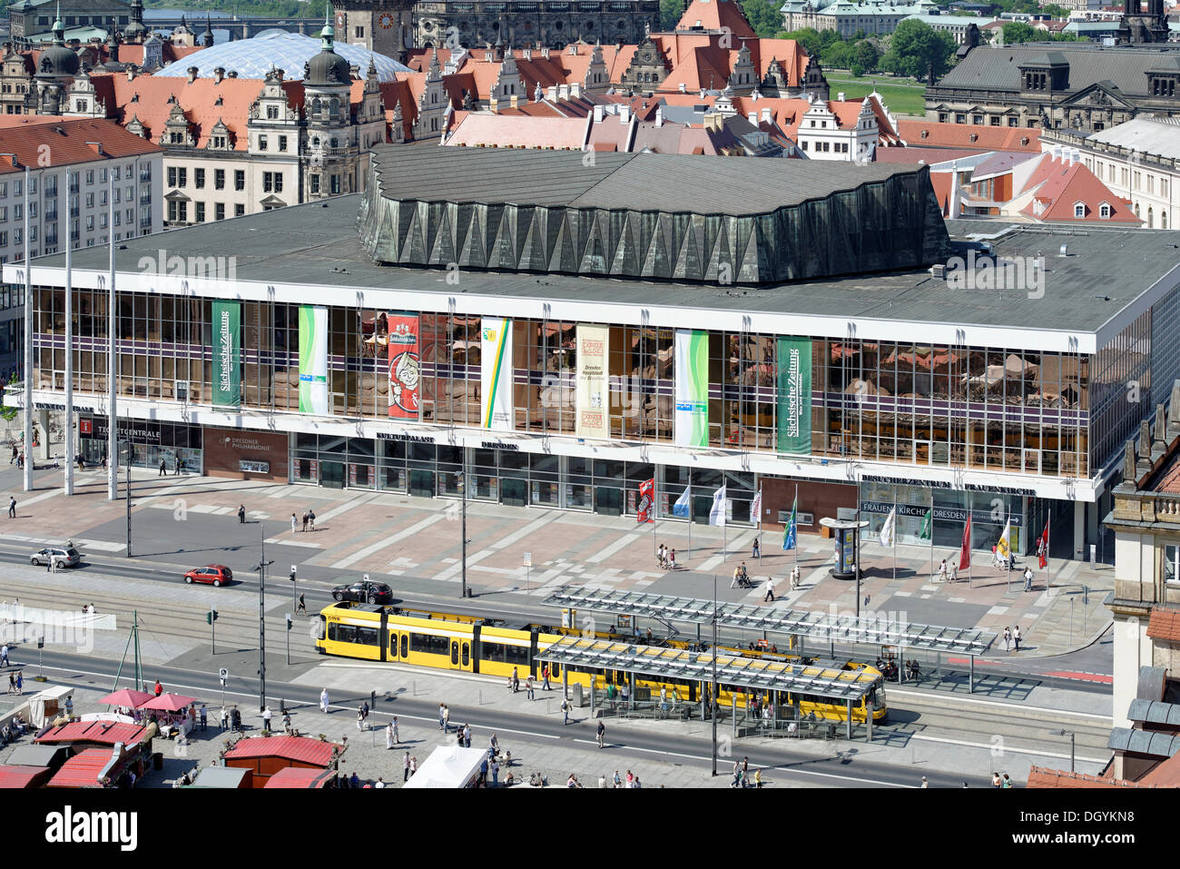 Blick auf den Kulturpalast, Palast der Kultur, vom Turm der Kreuzkirche, Kirche des Heiligen Kreuzes, Dresden Stockfoto