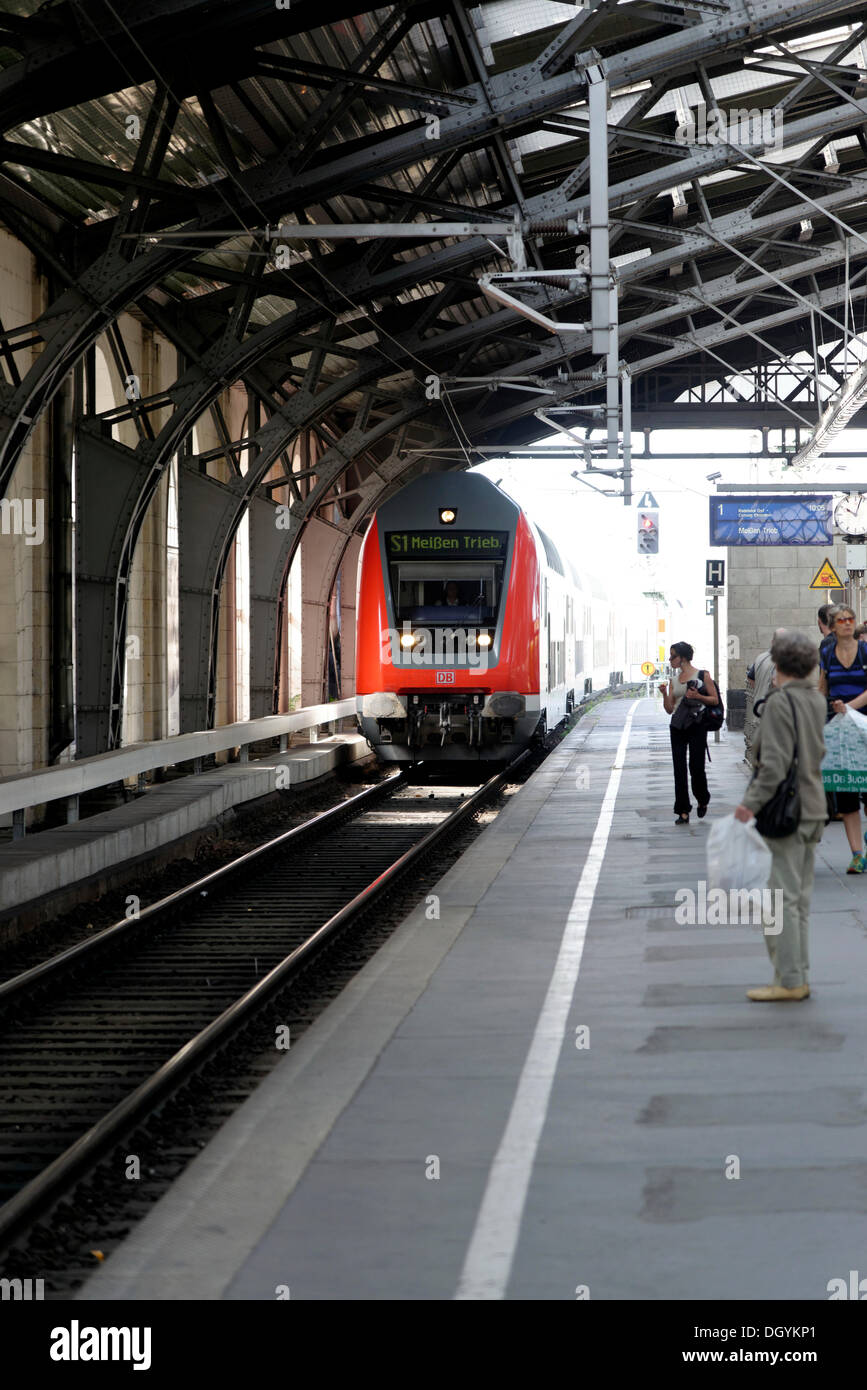 Bahnhof neustadt Fotos und Bildmaterial in hoher Auflösung Alamy